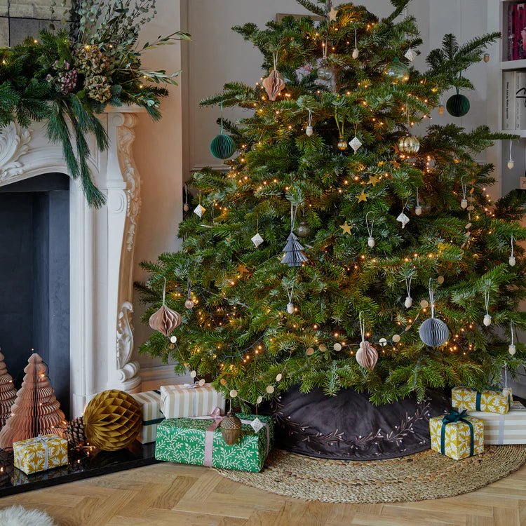 Mocha Velvet Mistletoe Christmas Tree Skirt Quality Home Decor Garden & Outdoor Living and Gifts