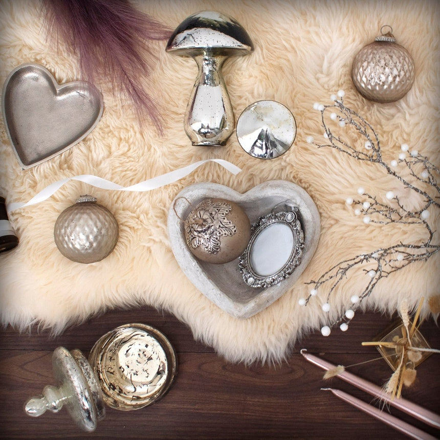 Antique Finish Ornament Deep Stone Heart Dish - Decorative Ornaments UK Luxury Home Decor Garden & Outdoor And Gifts
